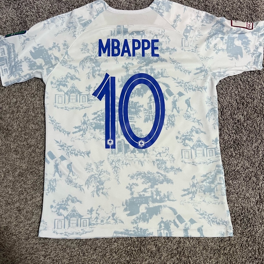 LIKE NEW! MBAPPE ( 10 ) FRANCE WORLD CUP JERSEY